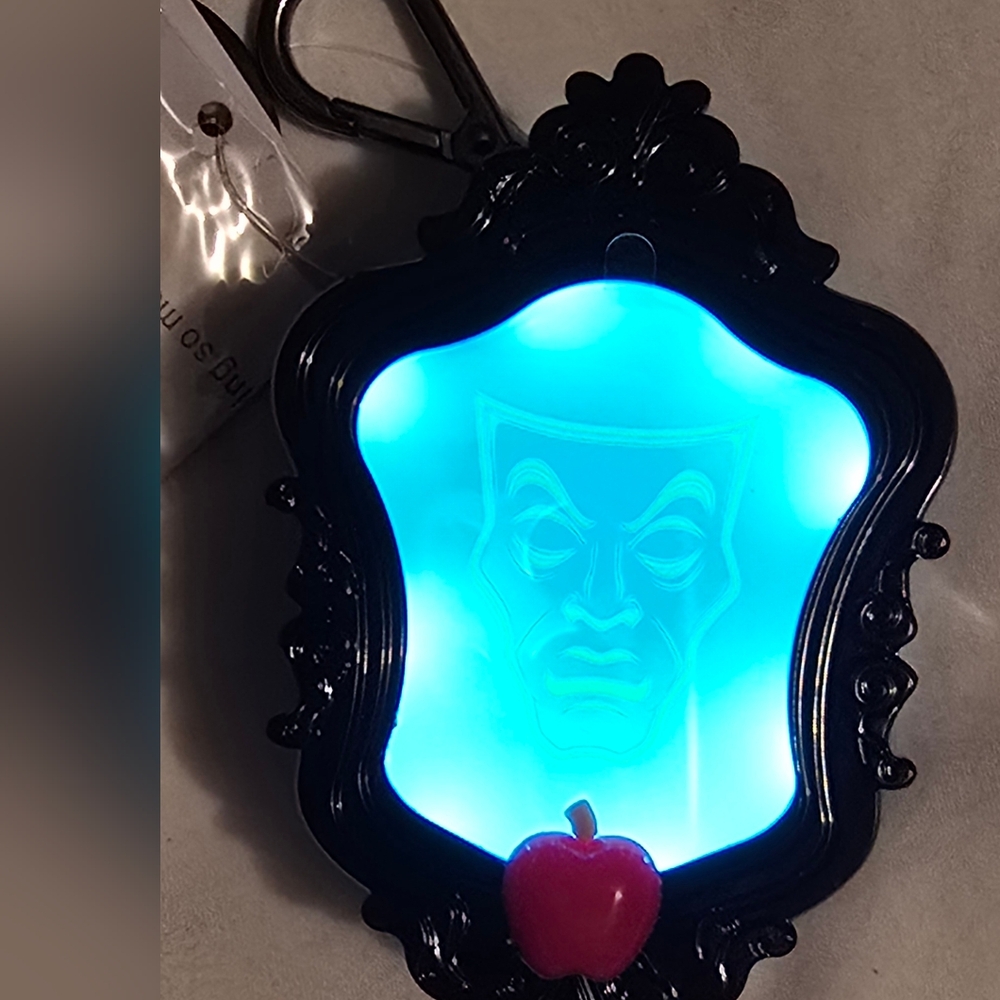 **NEW** Bath & Body Evil Queen Poison Apple 3Wick Candle Holder (Glows) & Extras - Picture 8 of 10